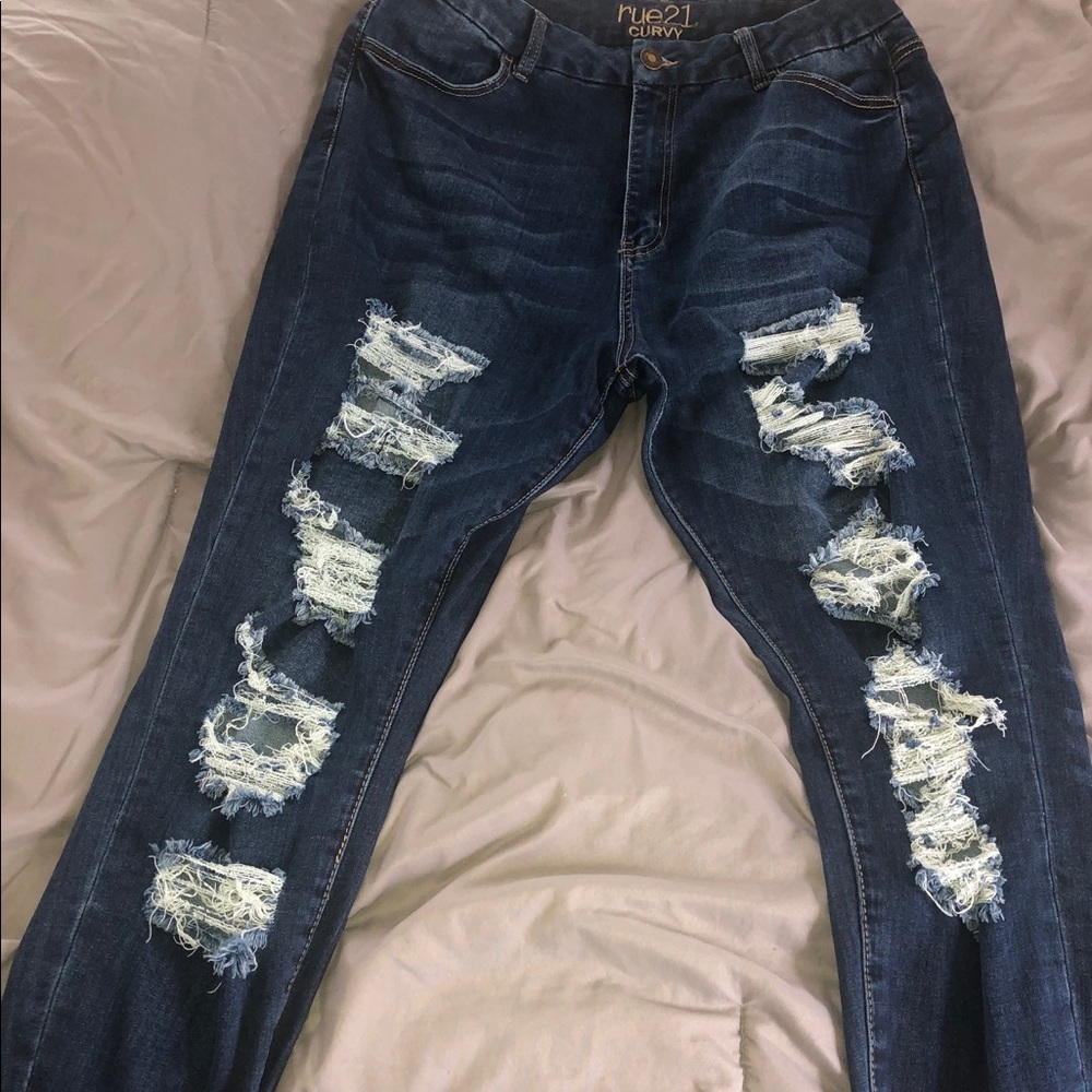 Blue curvy ripped jeans